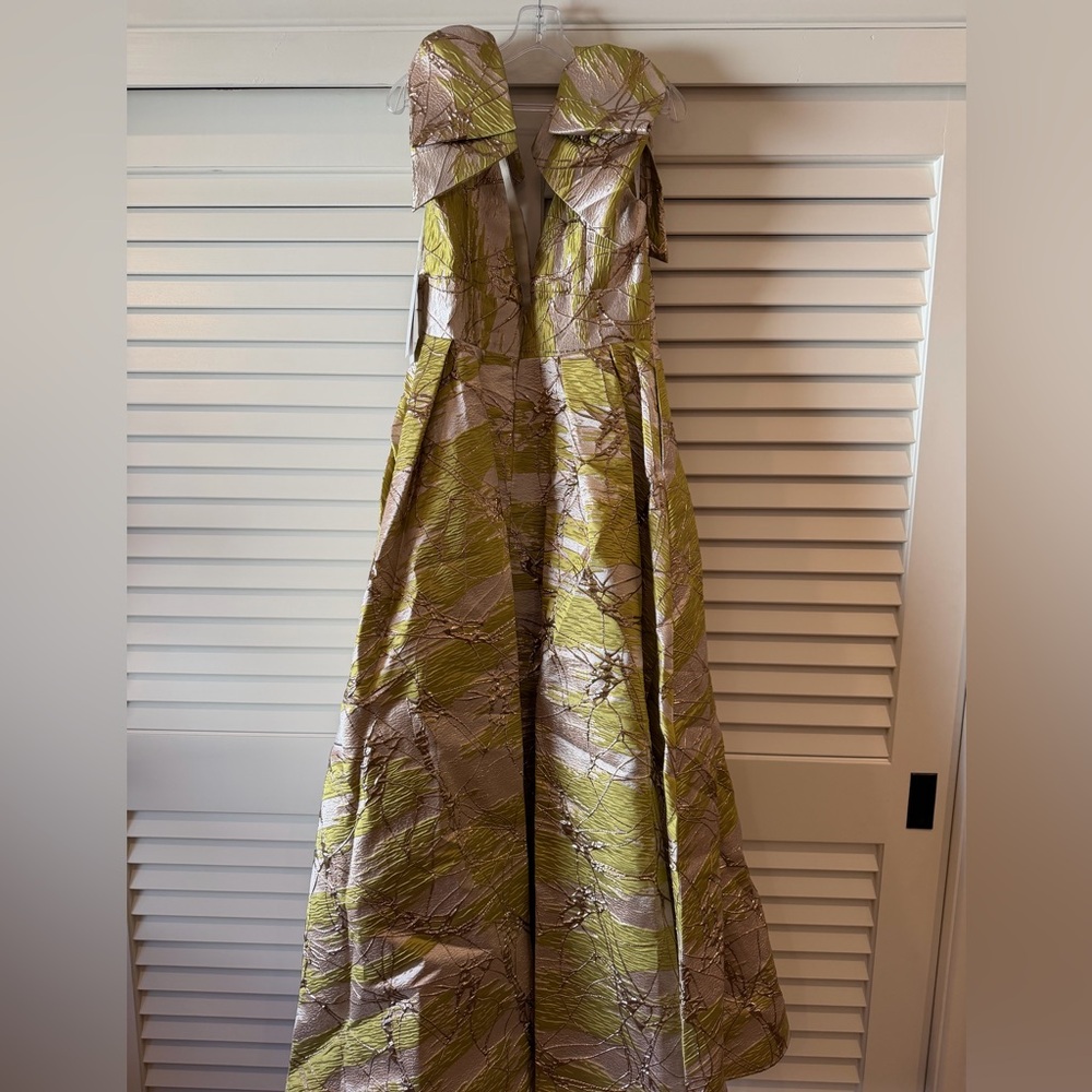*NWT* Mac Duggal Lemon Green Metallic V-Neck Maxi Gown - Picture 13 of 16